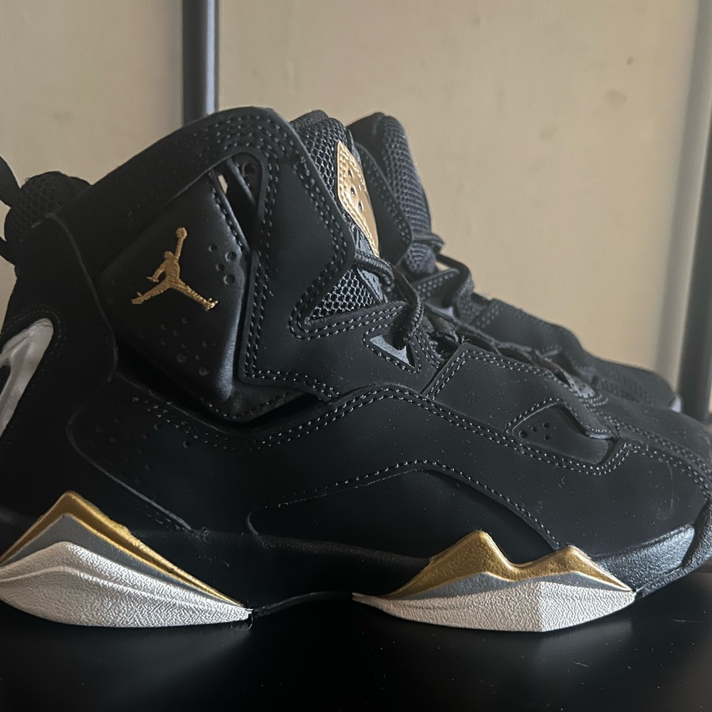 Great Condition Jordan True Flight Black and Gold Sneakers
